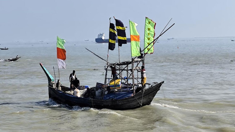 মুক্তিপণের বিনিময়ে জলদস্যুদের কবল থেকে মুক্তি পেলেন ভোলার ৪ জেলে