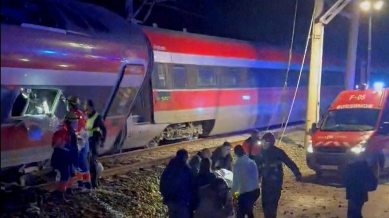 স্পেনে ভয়াবহ ট্রেন দুর্ঘটনা, নিহত অন্তত ২১