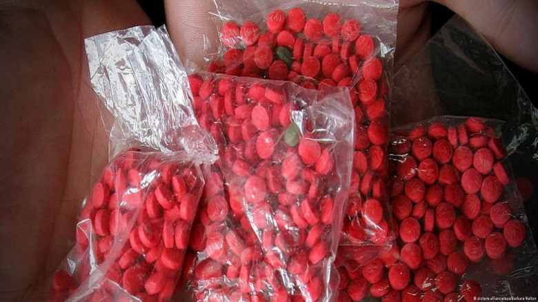 বাঘারপাড়ার মাদক ব্যবসায়ী ফয়সাল ৩শ’পিচ ইয়াবাসহ আটক