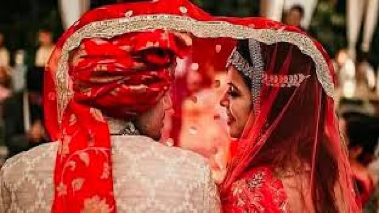 দ্বিতীয় বিয়ের অভিযোগে আদালতে মামলা