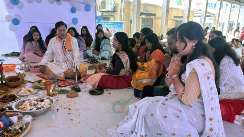 ঢাক-ঢোল, কাসর-ঘণ্টা আর উলুধ্বনিতে যশোরে সরস্বতী পূজা উদ্‌যাপন