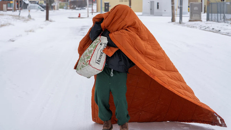যুক্তরাষ্ট্রে শক্তিশালী তুষারঝড় : চার হাজার ফ্লাইট বাতিল