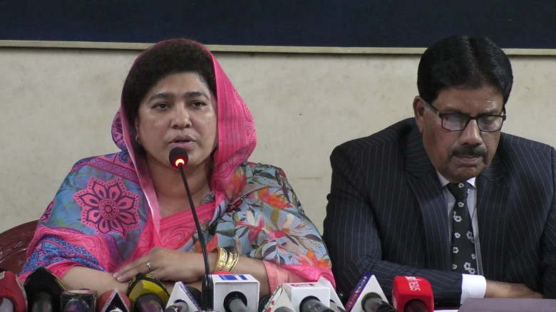 ঝিকরগাছায় বিএনপি প্রার্থী সাবিরা সুলতানা মুন্নীকে শোকজ