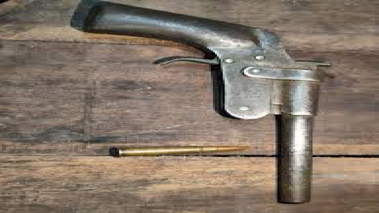 যশোরে নদীর পাড় থেকে পরিত্যক্ত অবস্থায় দেশীয় পিস্তল উদ্ধার