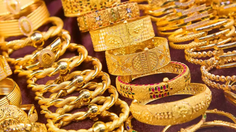 অস্থিরতা সোনার বাজারে: এক দিনেই দুই দফা দাম বাড়াল বাজুস