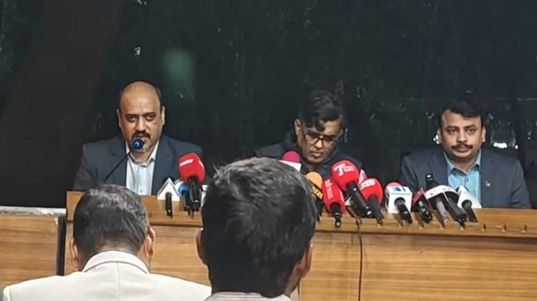 সেই ‘পাশা’-র নির্বাচনী পর্যবেক্ষক কার্ড স্থগিত করল ইসি