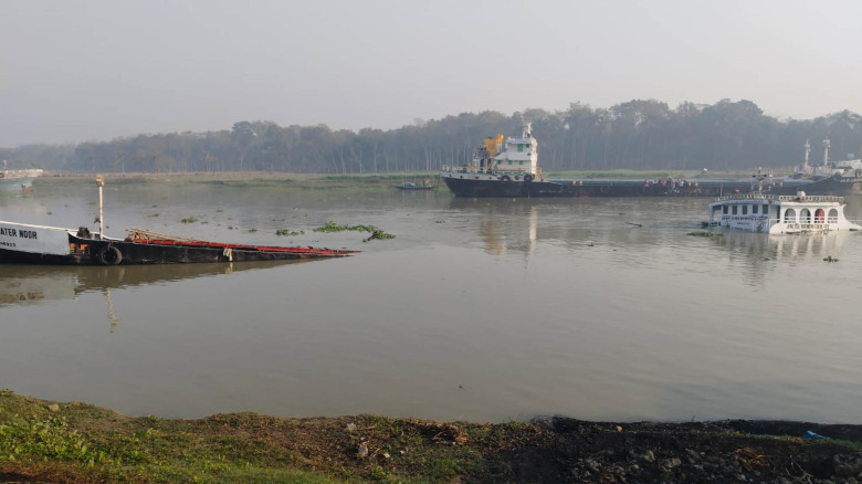 ভৈরব নদে ডুবে গেছে ৯০০ মেট্রিক টন কয়লাবোঝাই জাহাজ