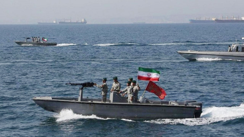 হরমুজ প্রণালীতে সামরিক মহড়া শুরু করল ইরানের প্রতিরক্ষা বাহিনী