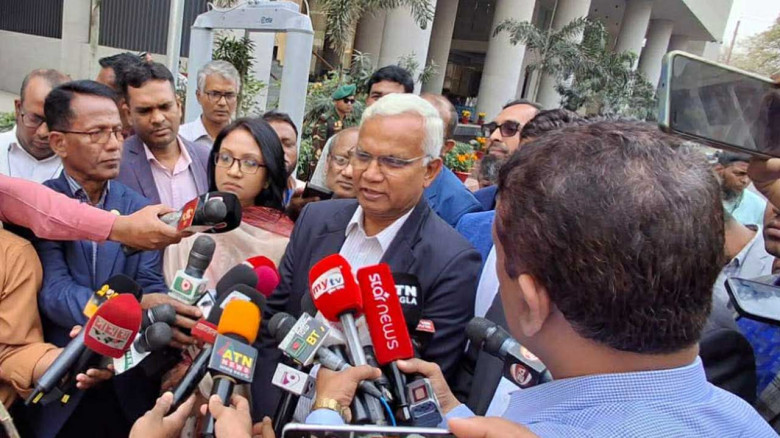 "রাজনৈতিক বিবেচনা নয়, ফ্যামিলি কার্ডে অগ্রাধিকার পাবেন প্রকৃত দরিদ্ররা"