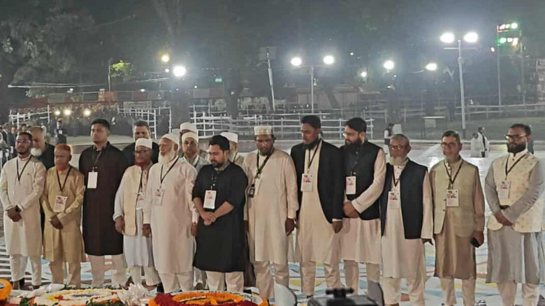 শহীদ মিনারে ডা. শফিকুরের নেতৃত্বে ১১ দলীয় জোট: শহীদদের আত্মার মাগফিরাত কামনা