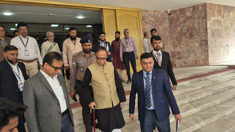 নতুন গভর্নর নিয়োগের তোড়জোড়, হঠাৎ অফিস ছাড়লেন আহসান এইচ মনসুর