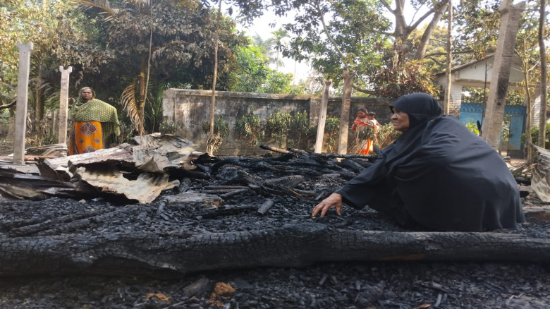 বাবার ঘরে আগুন দিয়ে পালালো ছেলে...