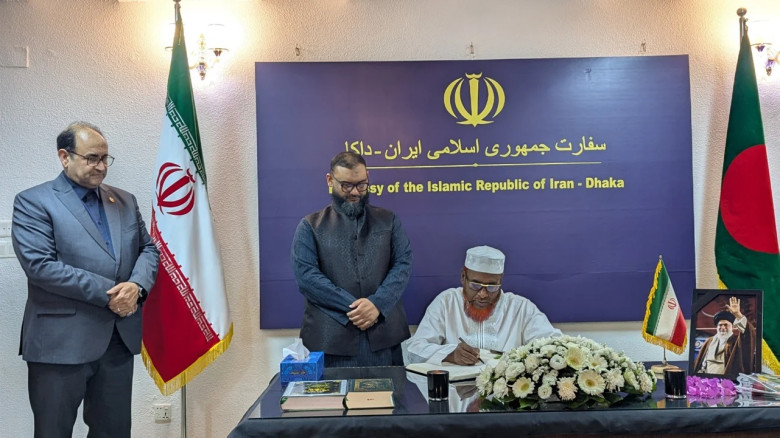 রামনগরে ১০০ পরিবারের মাঝে জামায়াত নেতার ইফতার ও ঈদ সামগ্রী বিতরণ