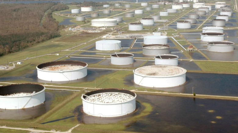 কৌশলগত মজুত থেকে ১৭ কোটি ব্যারেল তেল ছাড়ছে যুক্তরাষ্ট্র