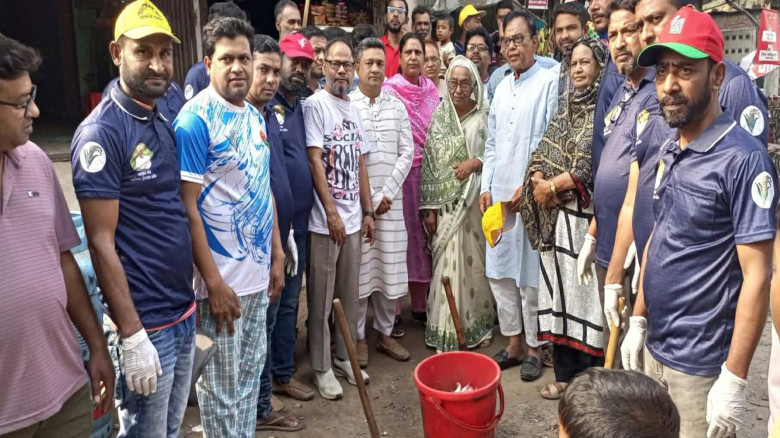 যশোরকে পরিচ্ছন্ন রাখতে মাঠে স্বেচ্ছাসেবক দল