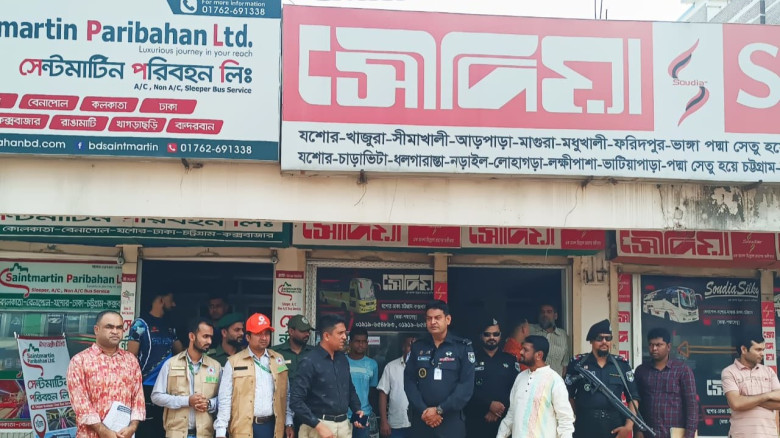 কেশবপুরে অসহায়দের মাঝে নগদ অর্থ ও শাড়ি তুলে দিলেন এমপি মোক্তার আলী