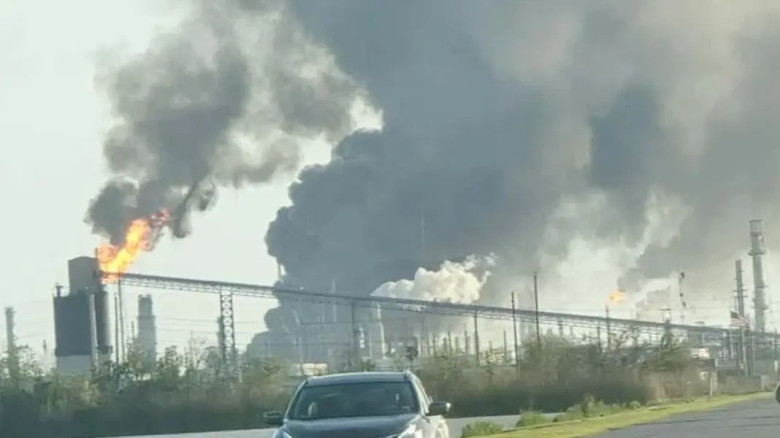 যুক্তরাষ্ট্রে তেল শোধনাগারে ভয়াবহ বিস্ফোরণ