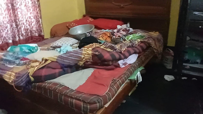 যশোরে পচাবাসী খাবার অস্বাস্থ্যকর পরিবেশ থাকায় ক্যাফে নূর হোটেল কে লাখ টাকা জরিমানা