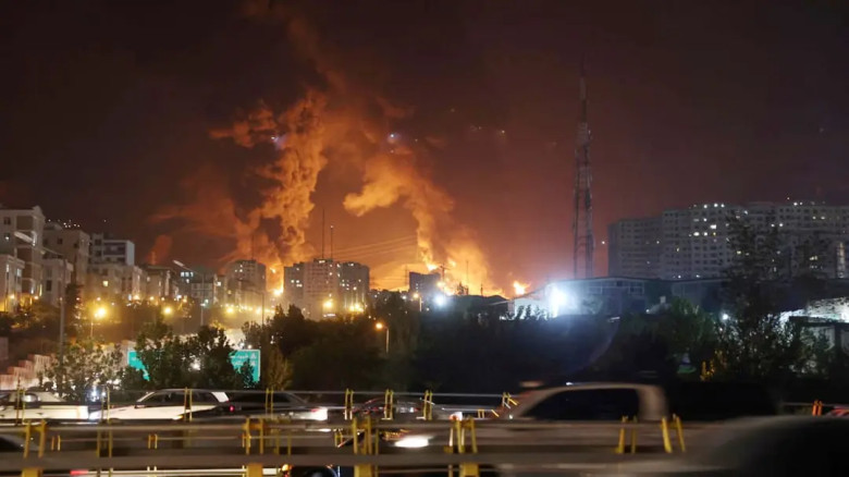 ইসরায়েলের পরমাণু কেন্দ্র ও কমান্ড দপ্তরে ইরানের ভয়াবহ হামলা