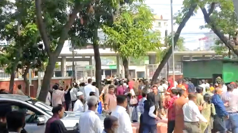 ছবির ক্যাপশন: 