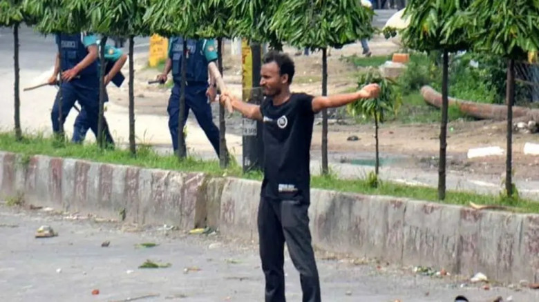 জুলাই গণ-অভ্যুত্থানের প্রথম শহীদ আবু সাঈদ হত্যা মামলার রায় দুপুরে