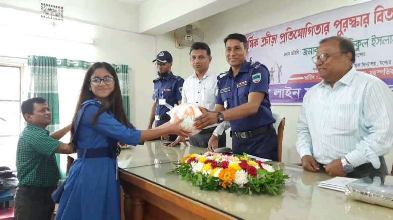 কেশবপুরে আকষ্মিক ঘূর্ণিঝড়ে কৃষকের ধানের ক্ষতি