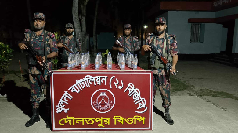 বিজিবি’র অভিযান: ৩০ বোতল ভারতীয় মদ উদ্ধার...