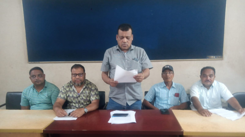 চৌগাছায় হাট ইজারা নিয়ে চাঁদাবাজির অভিযোগ...