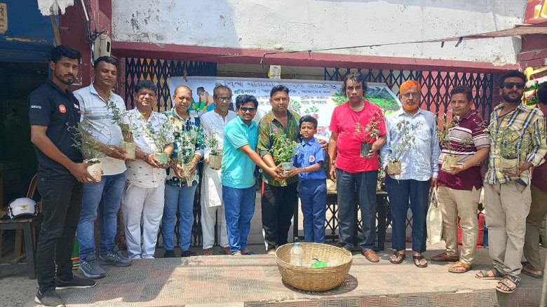 প্লাস্টিক বর্জনের বিনিময়ে গোলাপ গাছ: যশোরে 'নবচেতন...