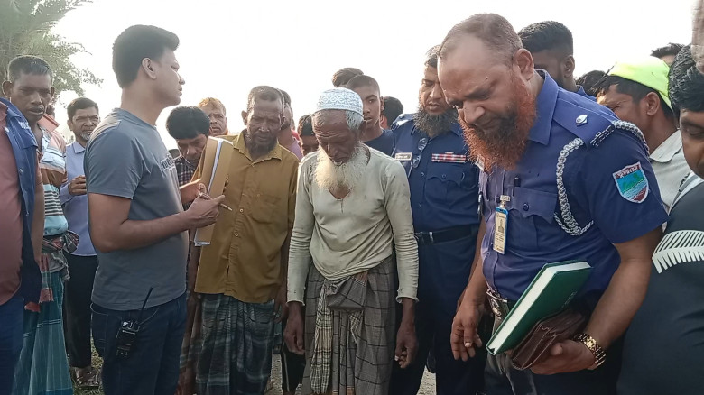 বেনাপোলে মাঠ থেকে যুবকের লাশ উদ্ধার, এলাকায় চাঞ্চল...
