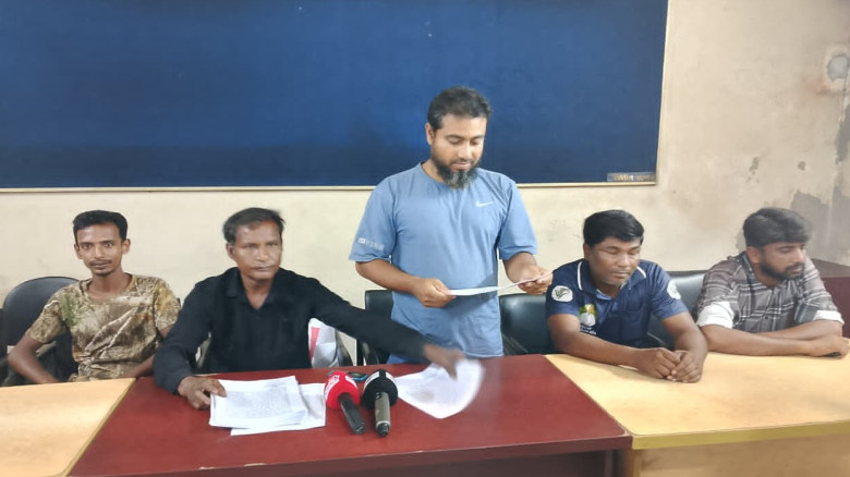 যশোরে সরকারি রাস্তা দখল করে প্রতিবেশীর জমিতে যাতায়...