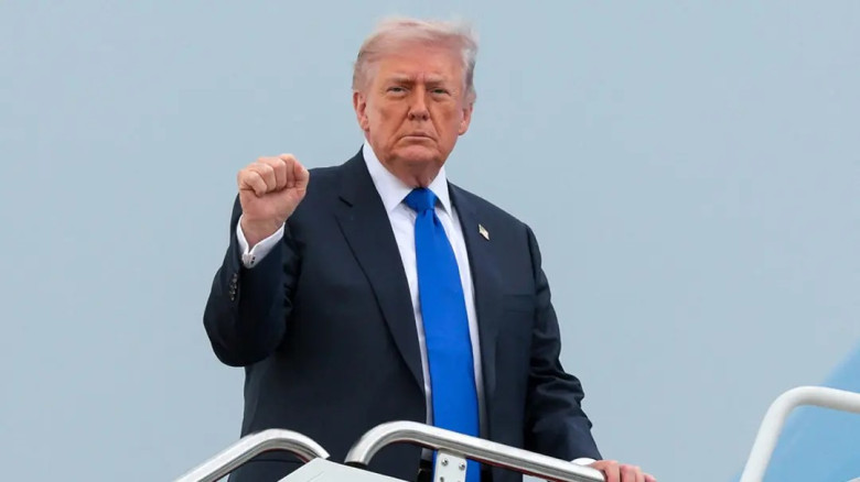 হোটেল লবিতে বন্দুকধারীর গুলি, নৈশভোজ থেকে সরিয়ে নে...