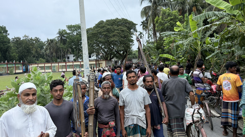 যে হাটে বিক্রি হয় মানুষ !