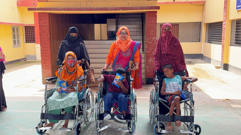 কেশবপুরে তিন অসহায় প্রতিবন্ধী শিশুর মুখে হাসি ফোটালেন ইউএনও