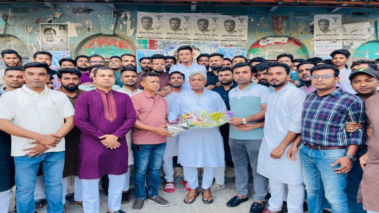 যশোর জেলা ছাত্রদলের নবগঠিত কমিটির পক্ষ থেকে প্রতিমন্ত্রী অমিতকে ফুলেল শুভেচ্ছা