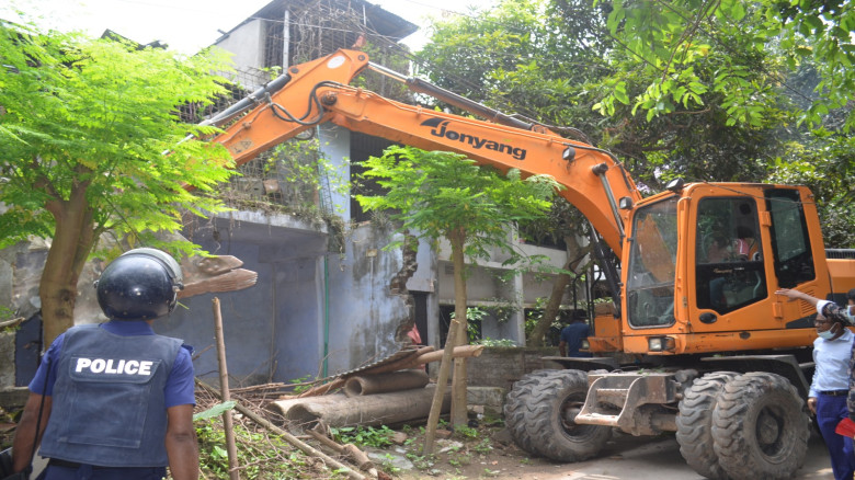যশোরে গৃহায়ন কর্তৃপক্ষের অভিযান: ২৬ স্থাপনা উচ্ছেদ, ৫০ একর জমি উদ্ধার