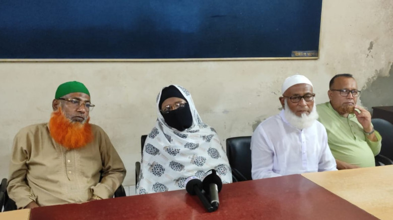 অবৈধ পার্কিং ও কাগজপত্র না থাকায় অ্যাম্বুলেন্স চালককে জরিমানা