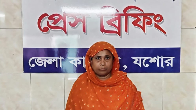 শার্শায় ‘আম ক্যালেন্ডার’ উপেক্ষা: কেমিক্যাল দিয়ে পাকানো অপরিপক্ক হিমসাগরে সয়লাব বেলতলা বাজার