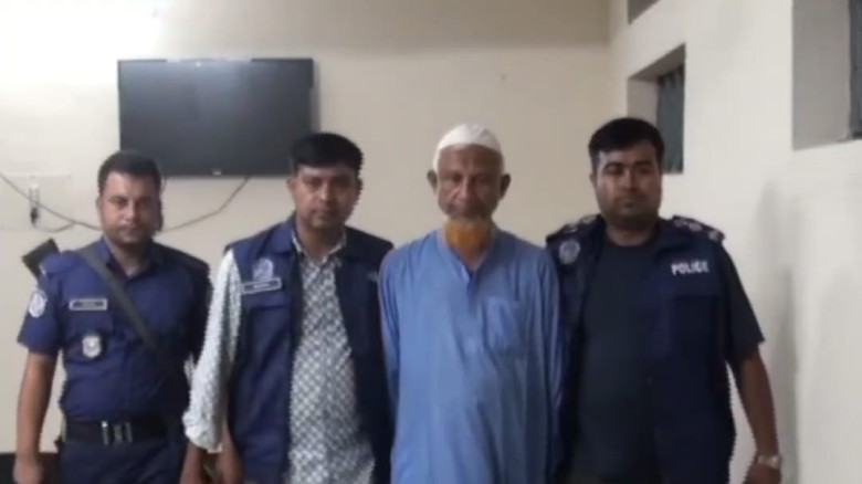 যশোরে বহুমাত্রিক তরুনী ধর্ষণের ঘটনায় কথিত কবিরাজ কে আটক করেছে পুলিশ