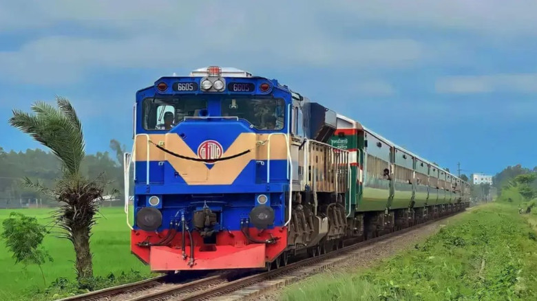 ট্রেনে ঈদ যাত্রার শেষ দিনের টিকিট বিক্রি আজ