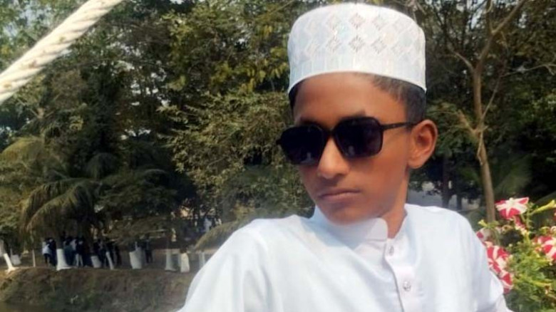 মোটরসাইকেলে অগ্রিম আয়কর আরোপের প্রস্তাব প্রত্যাহারের দাবিতে যশোরে মানববন্ধন