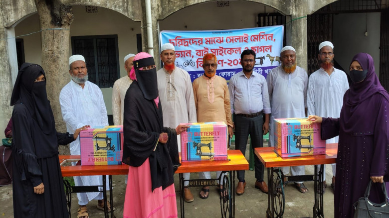 যশোরে জামায়াতে ইসলামীর উদ্যোগে অসচ্ছল পরিবারের মাঝে ভ্যান, সেলাই মেশিন ও সাইকেল বিতরণ