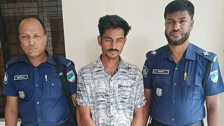 এফসিপিএস অধ্যাদেশ বাতিল ও ন্যায্য ভাতার দাবিতে যশোরে ইন্টার্ন চিকিৎসকদের বিক্ষোভ
