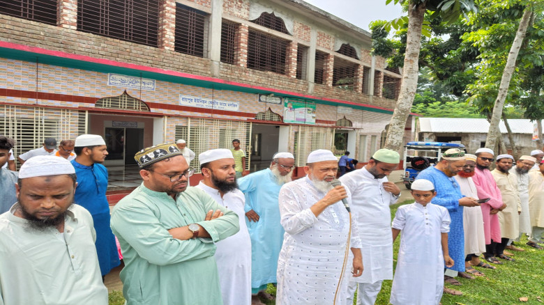 সাংবাদিক তরিকুল ইসলামের পিতার জানাজা ও দাফন সম্পন্ন