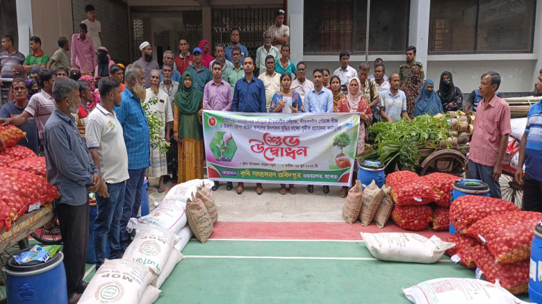 অভয়নগরে কৃষি প্রণোদনা পেলেন ১৯৪৬ জন কৃষক