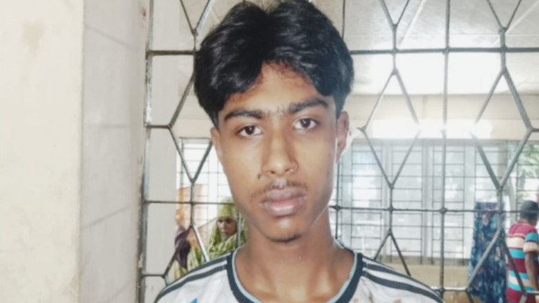 ঝিকরগাছায় ফুটবল খেলা দেখা নিয়ে বিরোধ: কিশোরকে ছুরিকাঘাত, হাসপাতালে ভর্তি