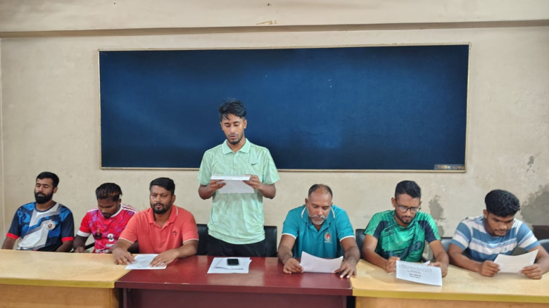 জমি দখল ও প্রাণনাশের হুমকির অভিযোগে জেলা ফুটবল অধিনায়কের সংবাদ সম্মেলন