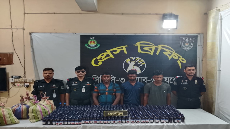 যশোরে র‍্যাবের অভিযানে ভারতীয় নিষিদ্ধ সিরাপসহ তিনজ...