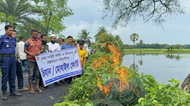 কেশবপুরে বিপুল পরিমাণ অবৈধ চায়না দুয়ারী জাল ধ্বংস...