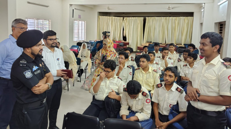 যশোরে শিক্ষার্থীদের নিয়ে র‍্যাব-৬-এর মাদকবিরোধী ট...